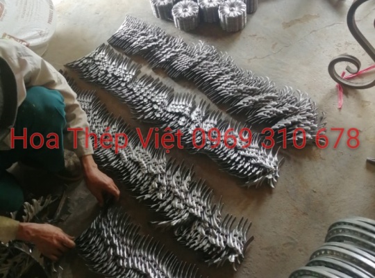 Hoa sắt dập, hoa lá sắt, hoa lá trang trí, phụ kiện sắt